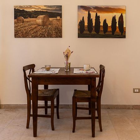 Palazzo Gessi Room And Breakfast Borghi Exterior foto