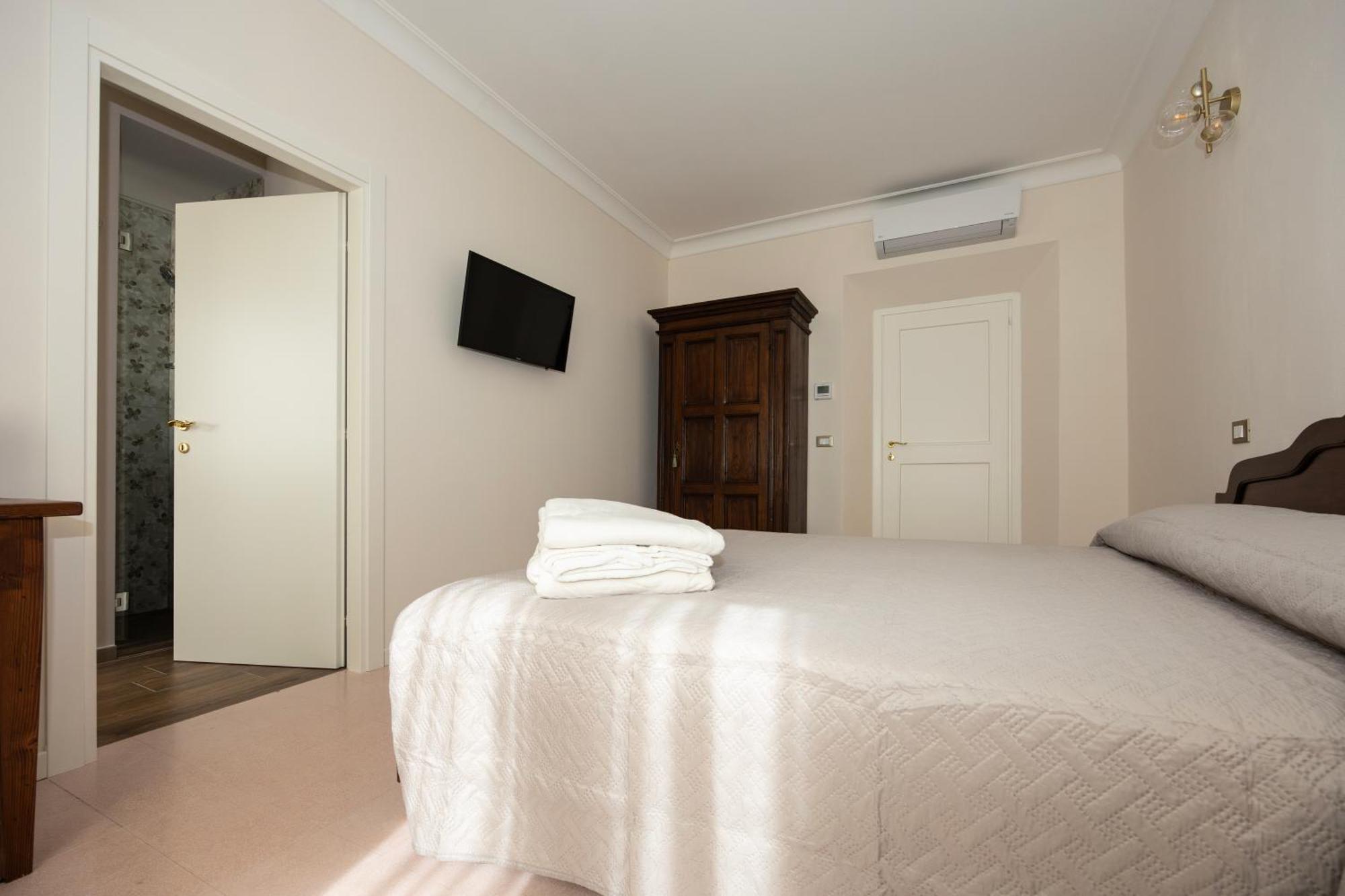 Palazzo Gessi Room And Breakfast Borghi Exterior foto