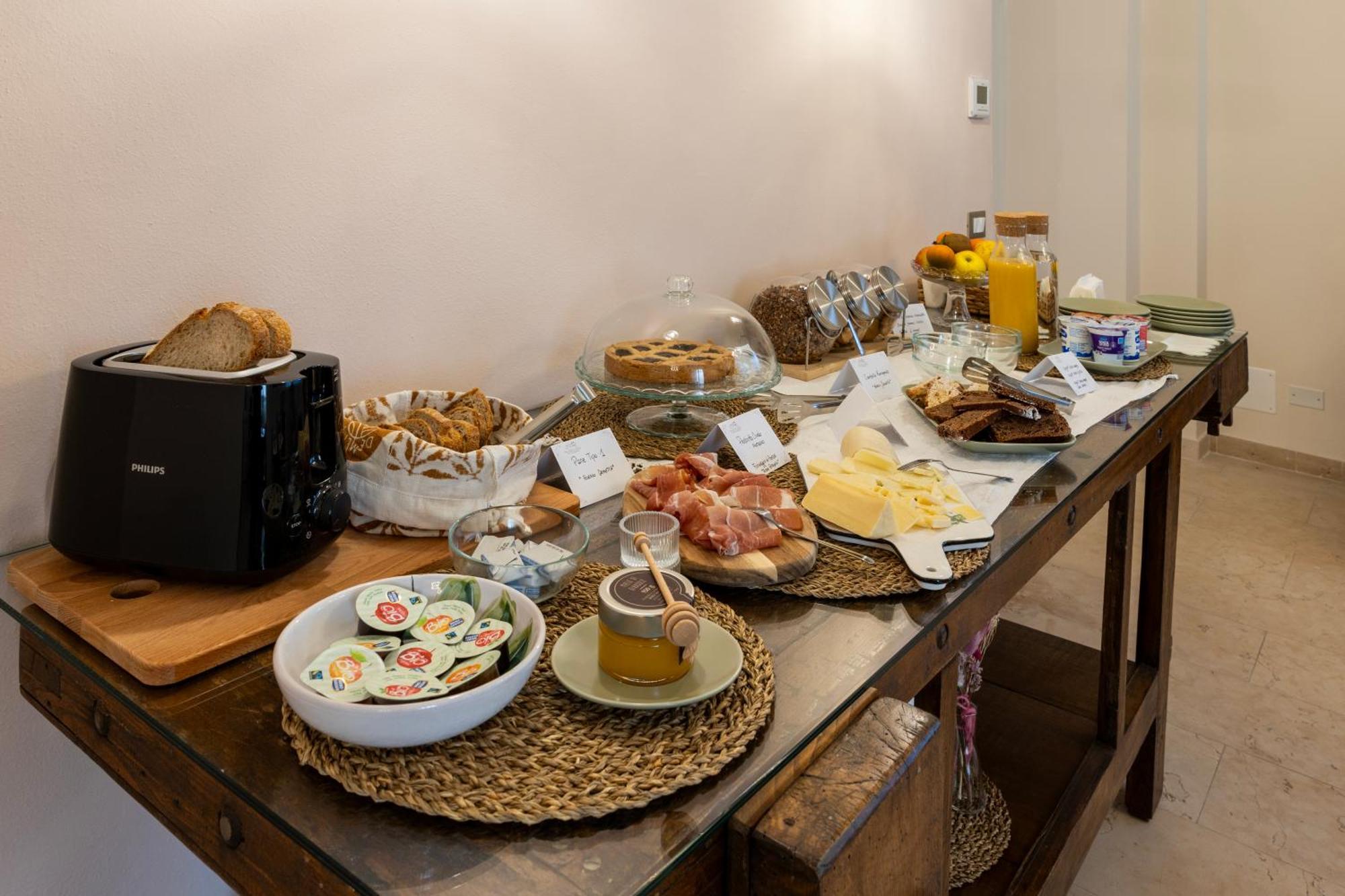 Palazzo Gessi Room And Breakfast Borghi Exterior foto