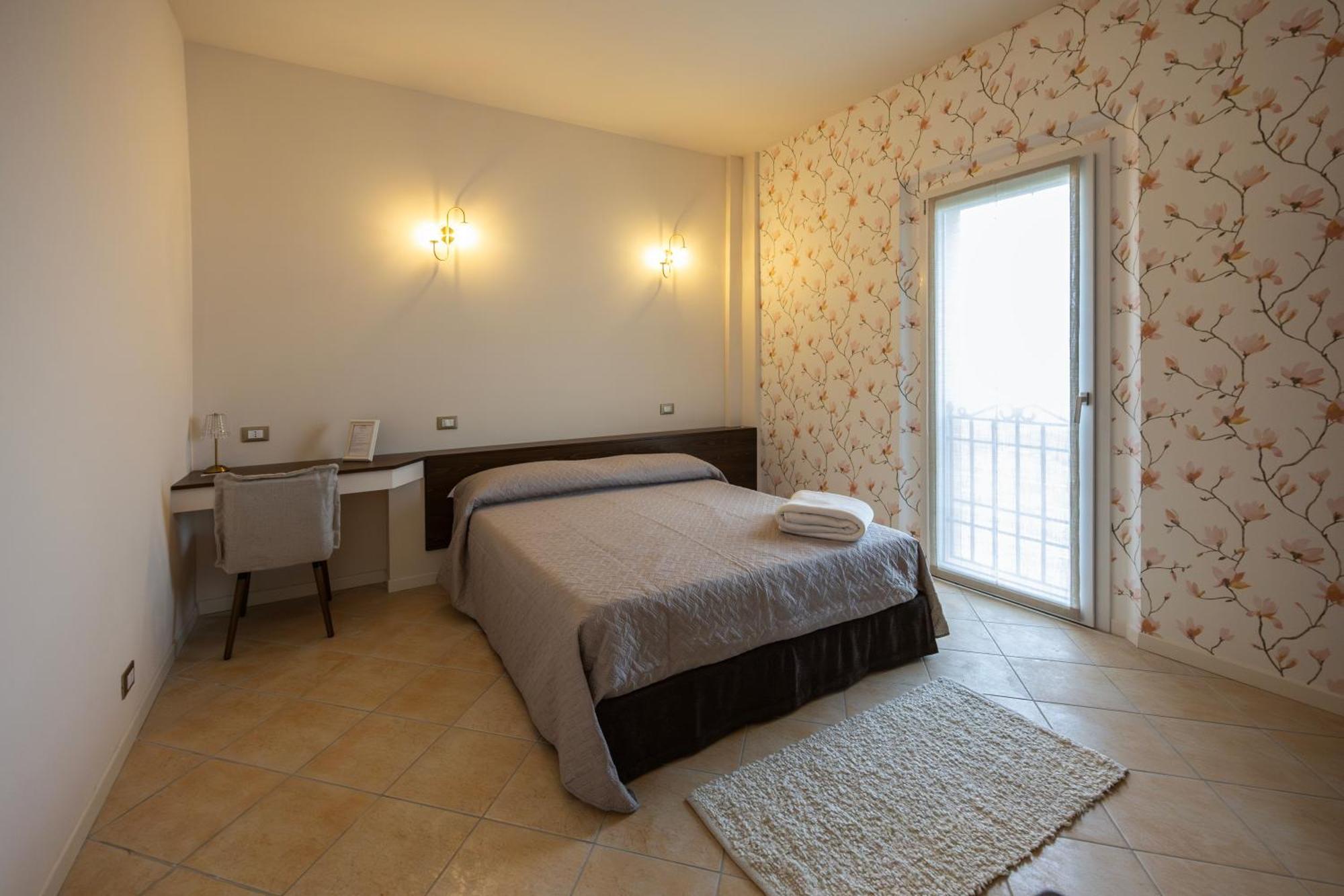Palazzo Gessi Room And Breakfast Borghi Exterior foto
