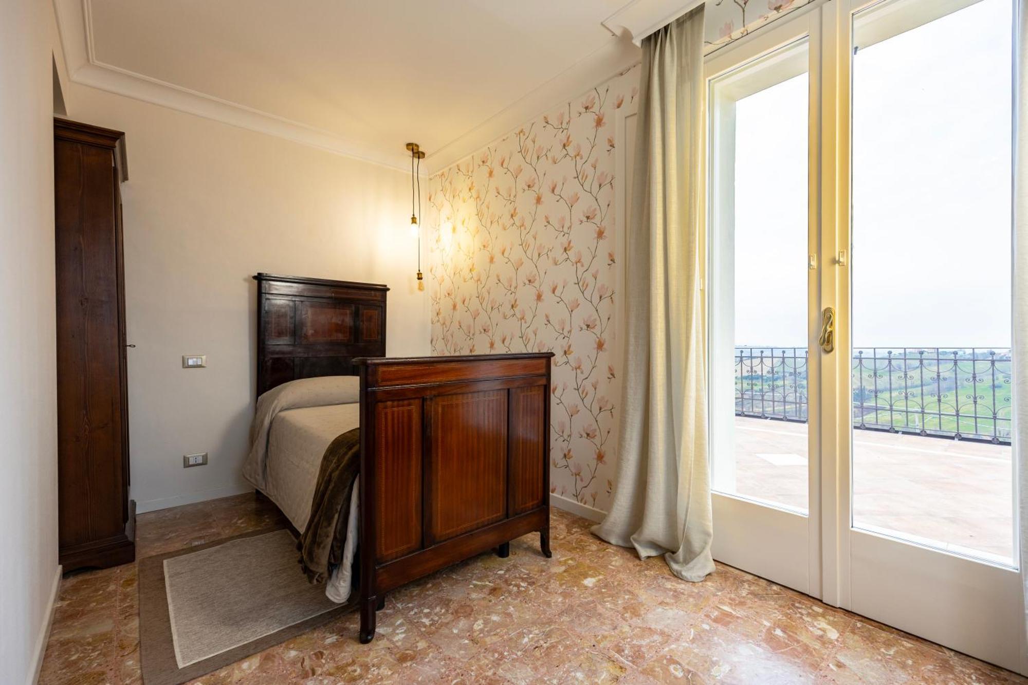 Palazzo Gessi Room And Breakfast Borghi Exterior foto